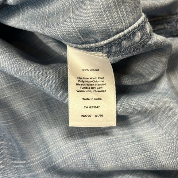 Talbots Blue Sleeveless Chambray BlouseSize: Petite - Picture 6 of 6